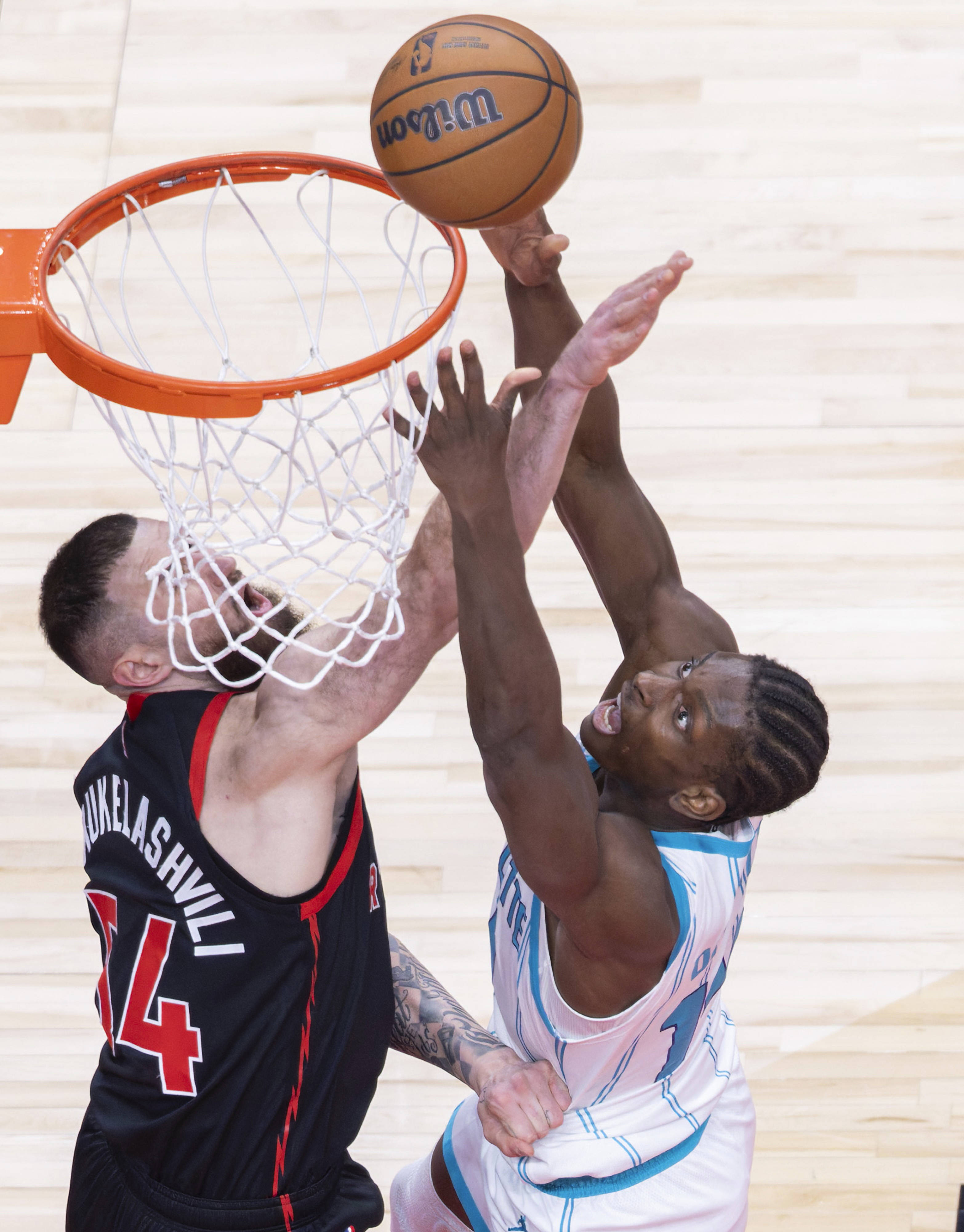 夏洛特黄蜂临场应变备战NBA常规赛曼联围绕国王杯回应争议，这操作让人直呼：Rookie遭遇三连败的简单介绍